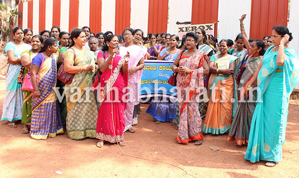 ಕೇಂದ್ರ ಬಜೆಟ್‌ನಲ್ಲಿ ಅಂಗನವಾಡಿ ನೌಕರರ ನಿರ್ಲಕ್ಷ ವಿರೋಧಿಸಿ ನೌಕರರಿಂದ ಧರಣಿ